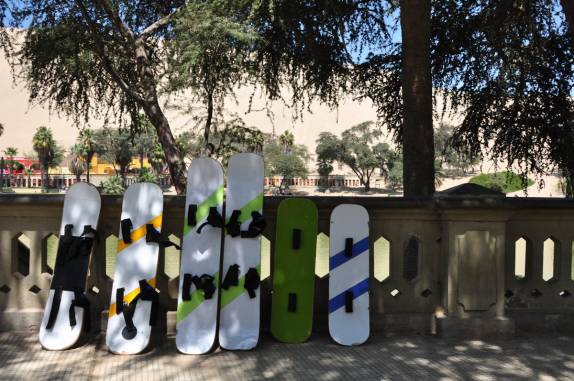 Huacachina, no Peru. Paraíso dos praticantes de sandboarding